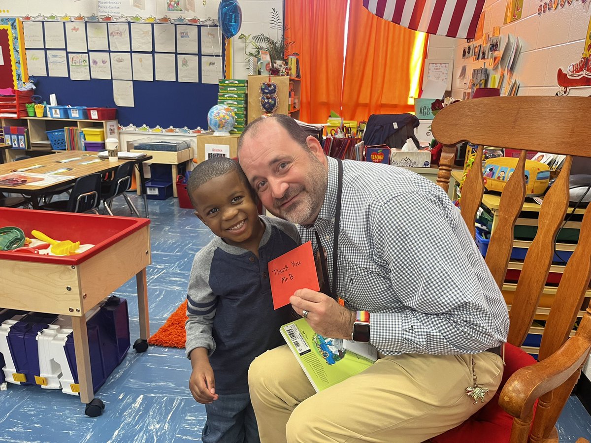 MtCarmelES_HCS's tweet photo. Thank you @mr_bsclass for coming to read to Mrs. Cannon’s class for day 3 of #GaPreKWeek!! @HenryCountyBOE @KrystalLRichter @cmjonesx2 @ShandraSupports @iammrsbolds @MediaNikkiAdams #MustangsRock
#ExpectEarlyLearningHCS https://t.co/5sOWV0chnH