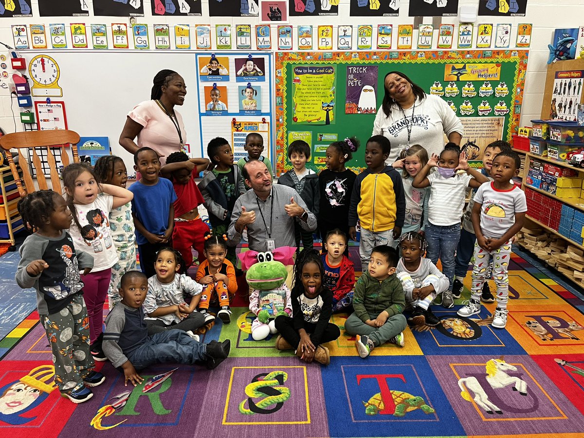 MtCarmelES_HCS's tweet photo. Thank you @mr_bsclass for coming to read to Mrs. Cannon’s class for day 3 of #GaPreKWeek!! @HenryCountyBOE @KrystalLRichter @cmjonesx2 @ShandraSupports @iammrsbolds @MediaNikkiAdams #MustangsRock
#ExpectEarlyLearningHCS https://t.co/5sOWV0chnH