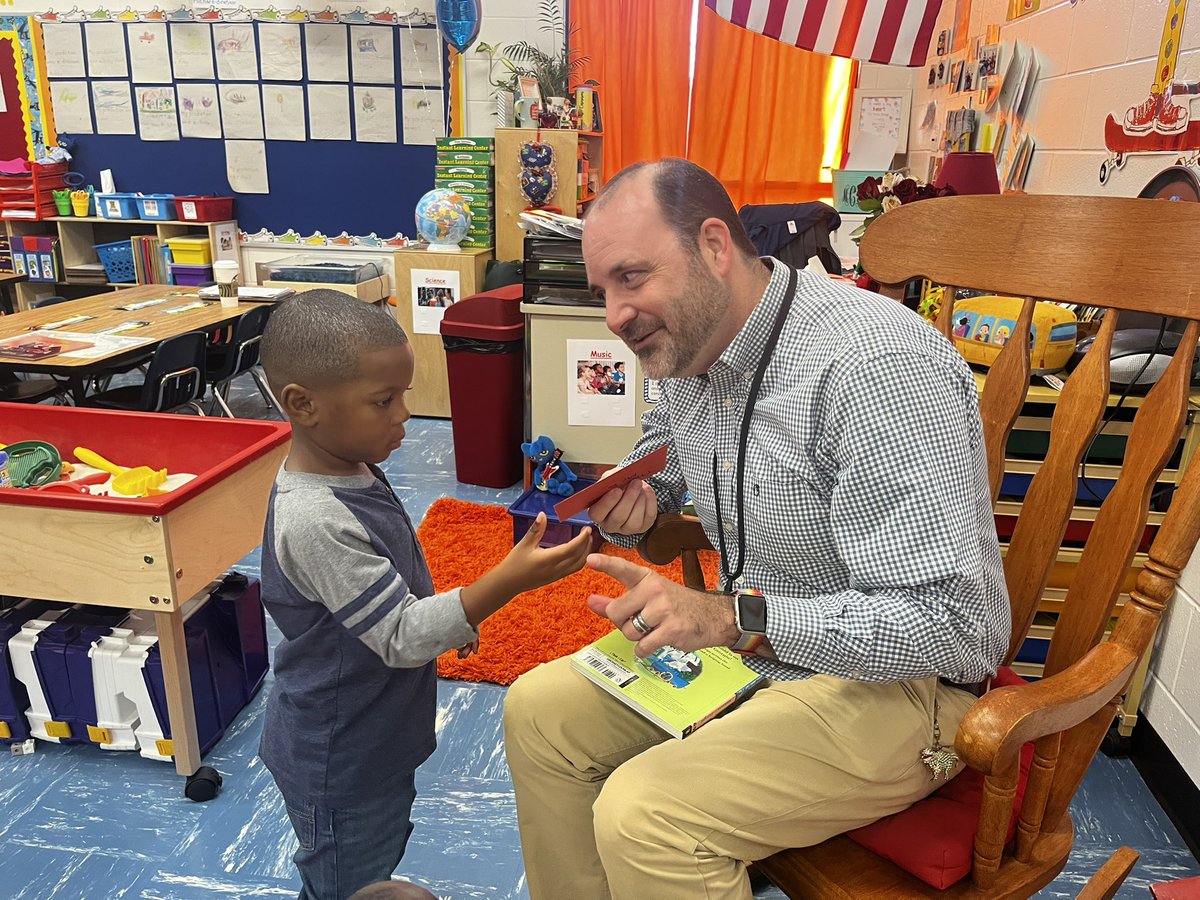 MtCarmelES_HCS's tweet photo. Thank you @mr_bsclass for coming to read to Mrs. Cannon’s class for day 3 of #GaPreKWeek!! @HenryCountyBOE @KrystalLRichter @cmjonesx2 @ShandraSupports @iammrsbolds @MediaNikkiAdams #MustangsRock
#ExpectEarlyLearningHCS https://t.co/5sOWV0chnH