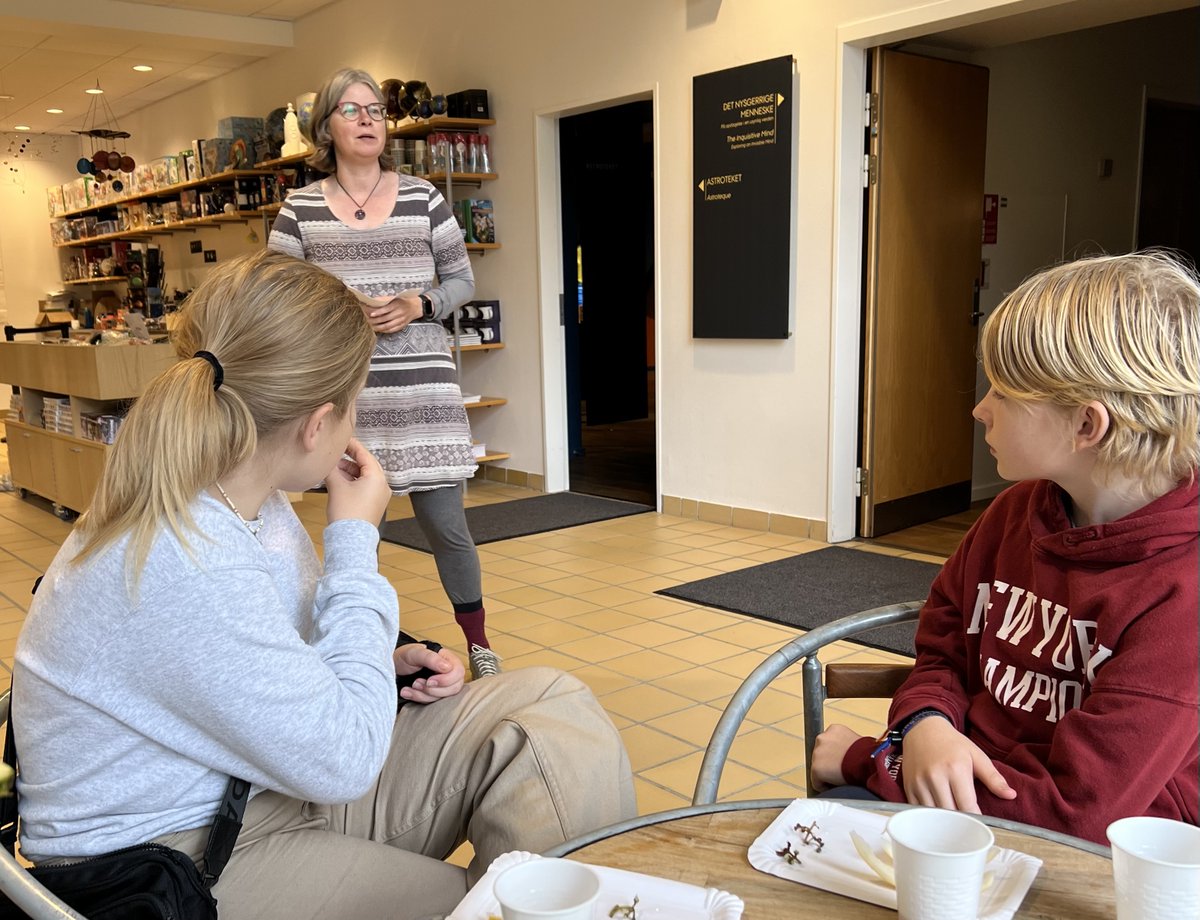 ScienceMuseerne's tweet photo. @Nat_ViceDeanEDU Kristine Kilså var med til at hædre skoleelev Gustav Kalmar Kvist på #StenoMuseet, da han vandt 2. præmie, @lundbeckfonden s Formidlingspris og særpris fra @AarhusUni  i @astra_science @UngeForskere-konkurrence💪💪https://t.co/5i6GNWdOtZ https://t.co/ZCYBHJ6S5z