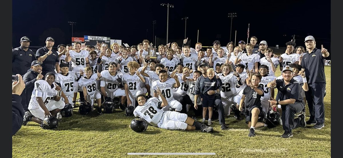 CoachFlanagan_2's tweet photo. 2022 NW Alabama Middle School Conference Champions! These boys played a great brand of football down the stretch and I am so proud of the players and coaches. It was a great night for RMS football. Great job fellas 💪 #champs #RMSfootball https://t.co/Ioirnn5Lg8