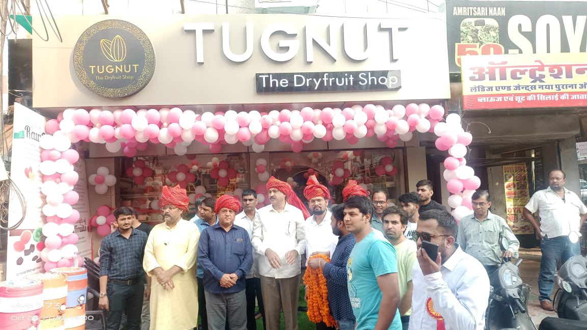 RafeekKhanInc's tweet photo. राजापार्क में नवनिर्मित ड्राइफ्रूट्स शॉप #TUGNUT का शुभारम्भ किया।
#MLARafeekKhan
#RajasthanStateCommissionForMinorities https://t.co/wBPaiqAGMh