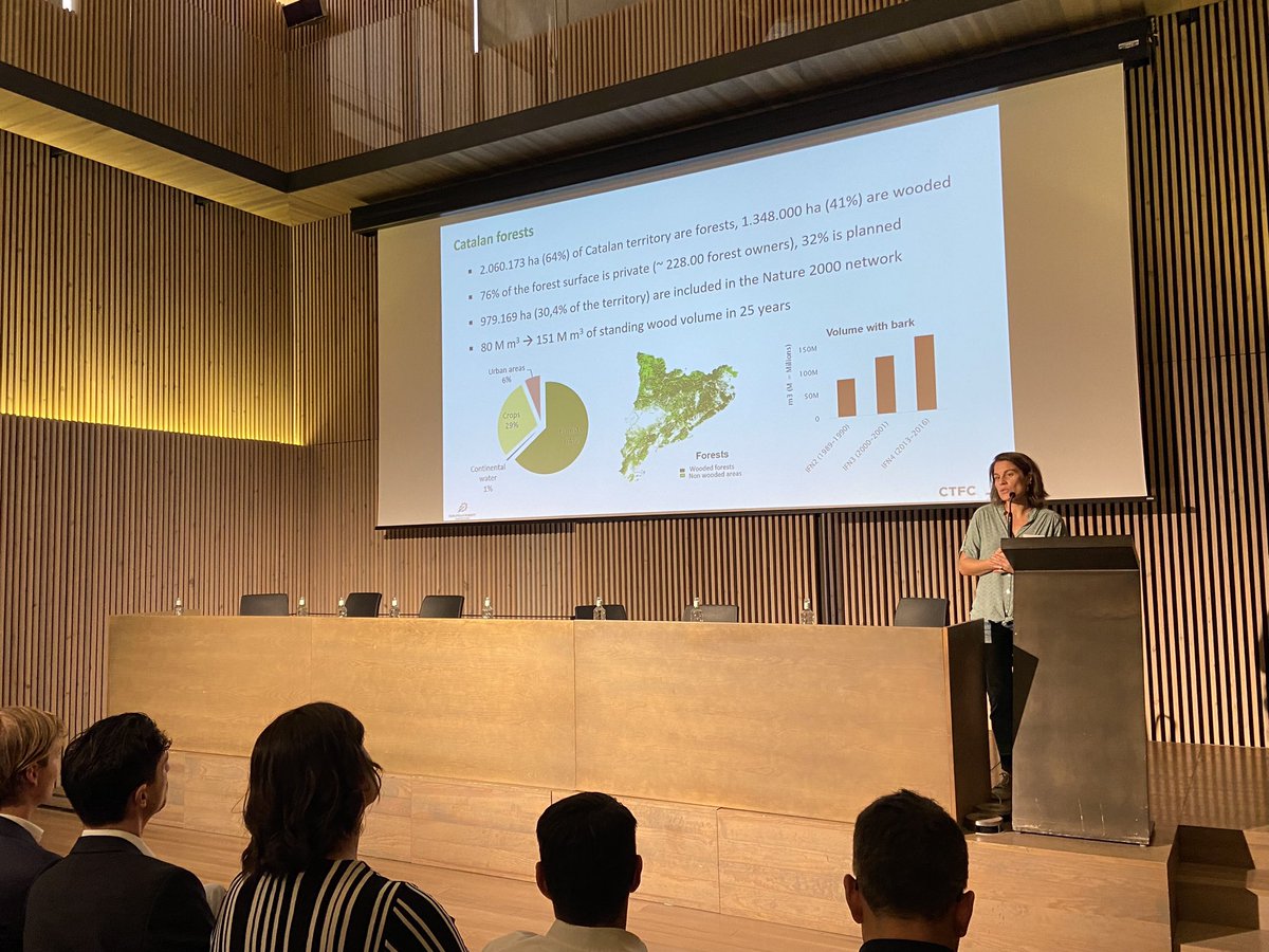 At the <a href="/europeanforest/">European Forest Institute (EFI)</a> Conference, <a href="/AquilueNuria/">Núria Aquilué</a> explains how Climate Smart Forestry can be applied in Catalonia, where 64% of the territory are forests after the abandonment of pastures and agriculture

Our goals are promoting resilient forests and encouraging the use of biomass