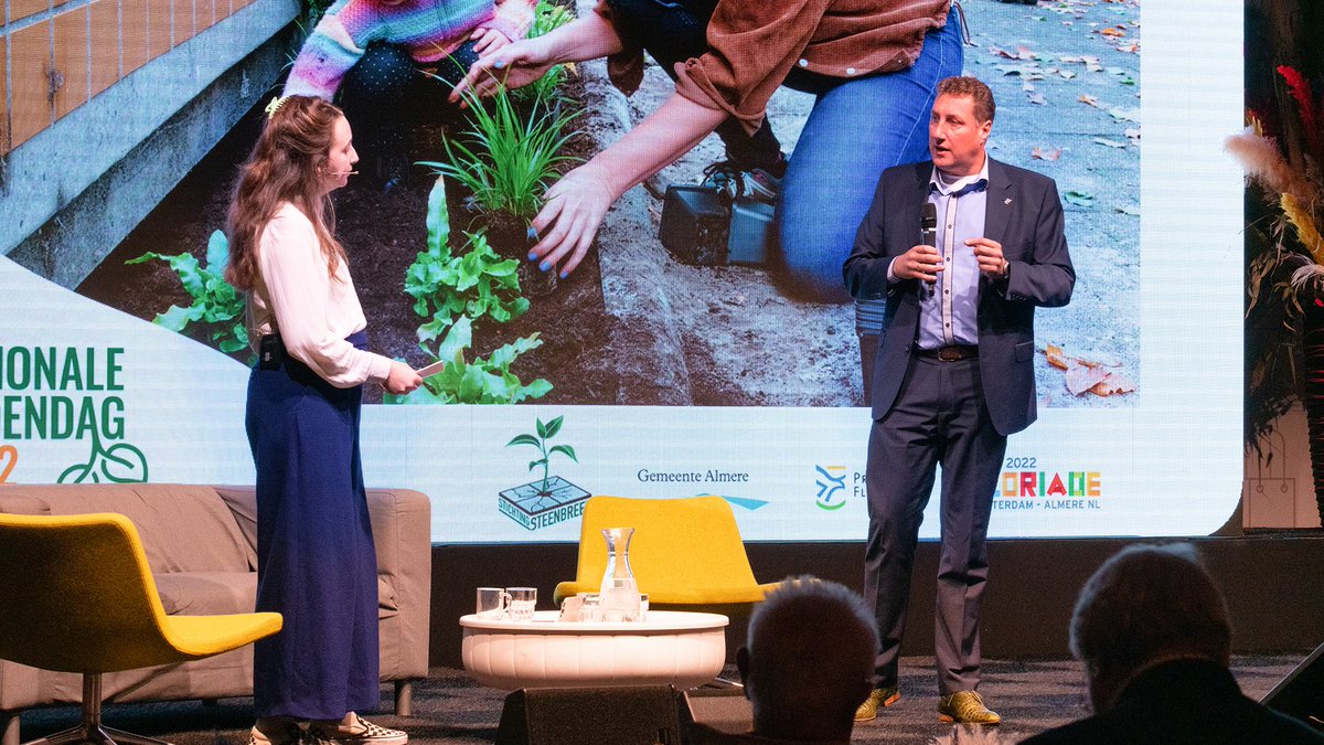 FlevoNieuws's tweet photo. Gedeputeerde Natuur @HaroldHofstra tijdens de Nationale Groendag: “Natuurinclusiviteit mag geen corebusiness meer zijn van alleen ‘groene mensen’.” Lees verder: https://t.co/eEat2JX6a9

#Flevoland #natuur https://t.co/cSeA4RWSKz