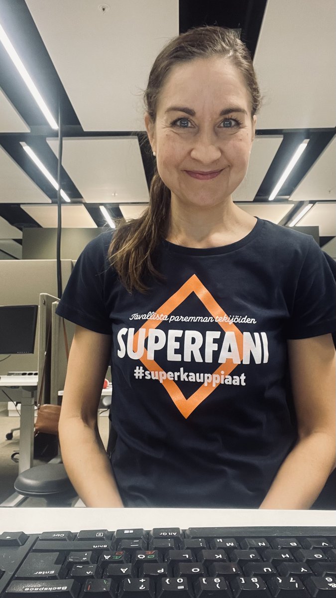 Tänään se alkaa: #Superkauppiaat kakkoskausi! Tätä on odotettu. Sen verran olen innoissani, että töissäkin piti olla fanipaita päällä. Nelosella klo 19 ja Ruudussa pääsee kurkkaamaan K-Supermarket-kauppojen arkeen. k-ruoka.fi/artikkelit/sup…