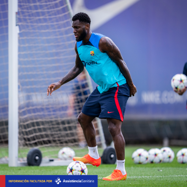 FCBarcelona_es's tweet photo. [COMUNICADO MÉDICO ]

El jugador del primer equipo Franck Kessie tiene una elongación en el aductor del muslo derecho. Es baja y su evolución marcará su disponibilidad. https://t.co/sXHtbr6S2K