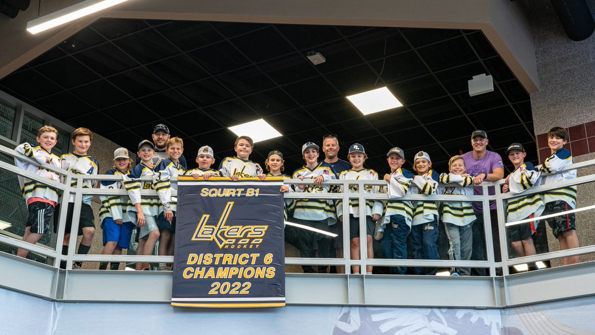 PLSquirtB1's tweet photo. The Lakers Squirt B1 team from 2021-2022 got together last night for a quick photo with the banner they earned last season. It will be hung at Dakotah to showcase their awesome achievement. Congrats boys & coaches!
@PLSHockey @YouthHockeyHub #plsha #lakersnation #lakershockey https://t.co/jQswwAsLg4