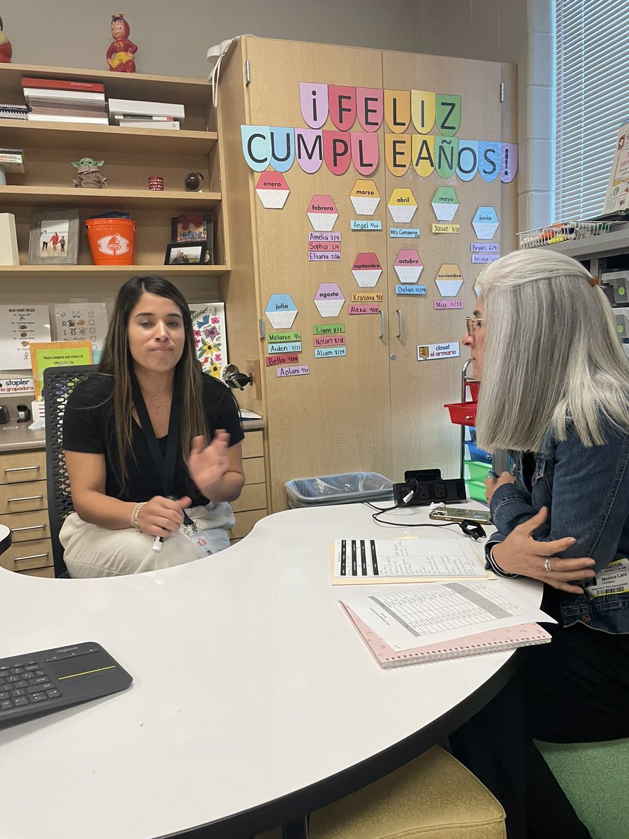 ThatLittleLady's tweet photo. Day 2 with @DRMLARA @HuttoISD fragmentos en kinder @vhehippos #duallanguage @bilingual @Seidlitz_Ed https://t.co/6s7lQpteyr