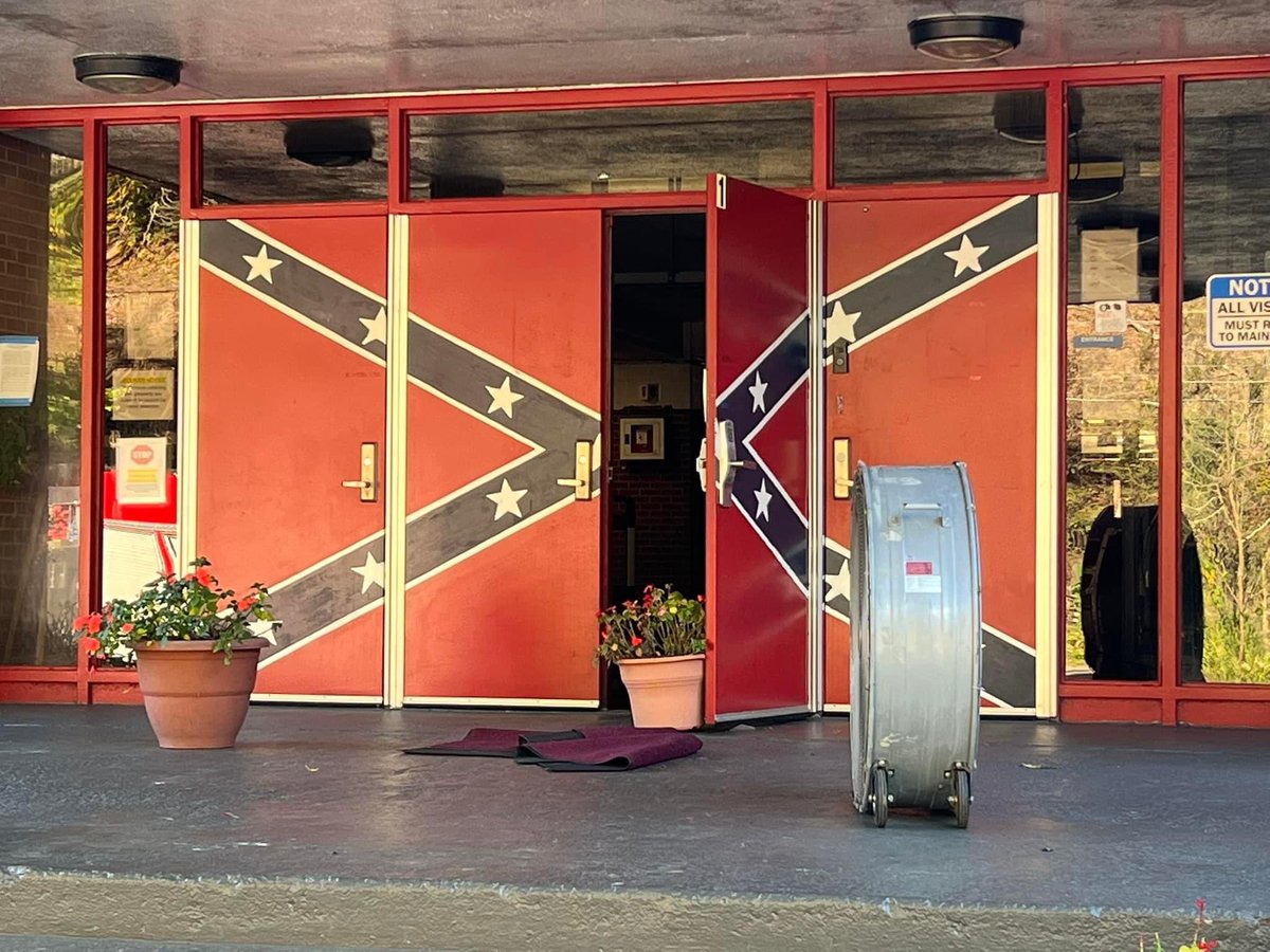 klassykatt's tweet photo. High Schools are really painted like this in Virginia? No serious injuries reported. Not even on this paint job. https://t.co/kwZa4QdKYU