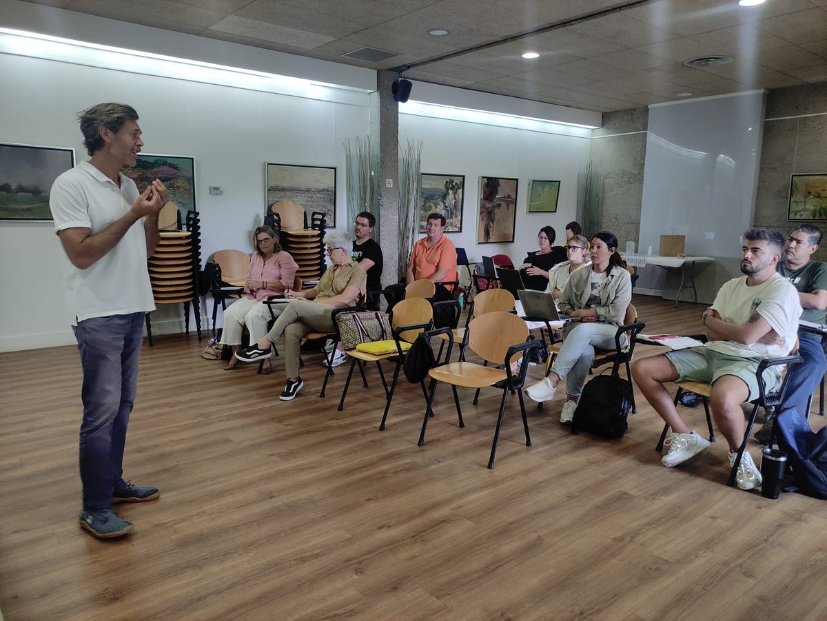 nesiforum's tweet photo. Tras la "Introducción a la #NuevaEconomía" con Cristina Cleofé, continuamos con "Colaboración, conexión y tecnología" con Luis Tamayo, en #Tech4GoodbyNESI en el Centro de Visitantes Guadiamar de #RedNatura2000 en #Aznalcázar #Sevilla
#empleaverde @FBiodiversidad @mitecogob https://t.co/d4o6Tx1HWb