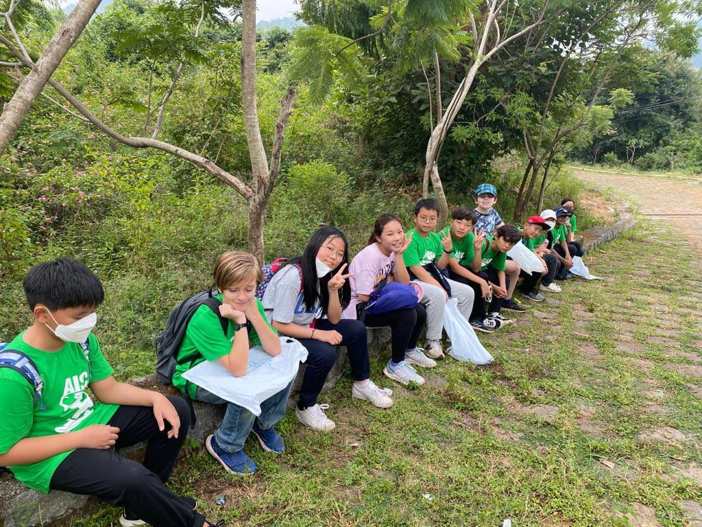 AISChennai's tweet image. #AISCGrade5 students took to the hills of Yelagiri, for Classroom Without Walls, last week! Our young Raptors took part in adventure activities to build community and self-awareness. Activities included zip lining, high tight rope walk, hiking and collaboration challenges.