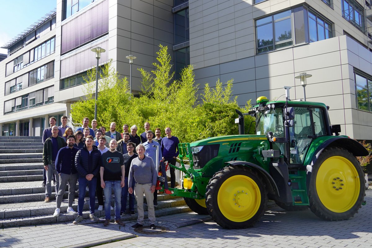 DFKI's tweet photo. Nachhaltige Landwirtschaft mit KI – das heißt Datensouveränität &amp; #GaiaX-konforme Dienste auf Basis einer SaaS-Cloudplattform: #NaLamKI-Projektreffen im DFKI #KL.
Mit @JKI_Bund @TUKLnews @JohnDeere @fraunhofer #Optoprecision #RobotMakers #PlanetLabsGermany #UniversitätHohenheim. https://t.co/46vfkZw1PM
