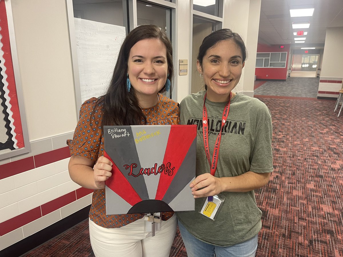 MrsBarosClass's tweet photo. Thank you Mrs. Bottensek for passing on the Leader torch to me! You are an incredible teacher/mom/friend to strive to be! @SEREbulldogs https://t.co/EM1w3IWrq0