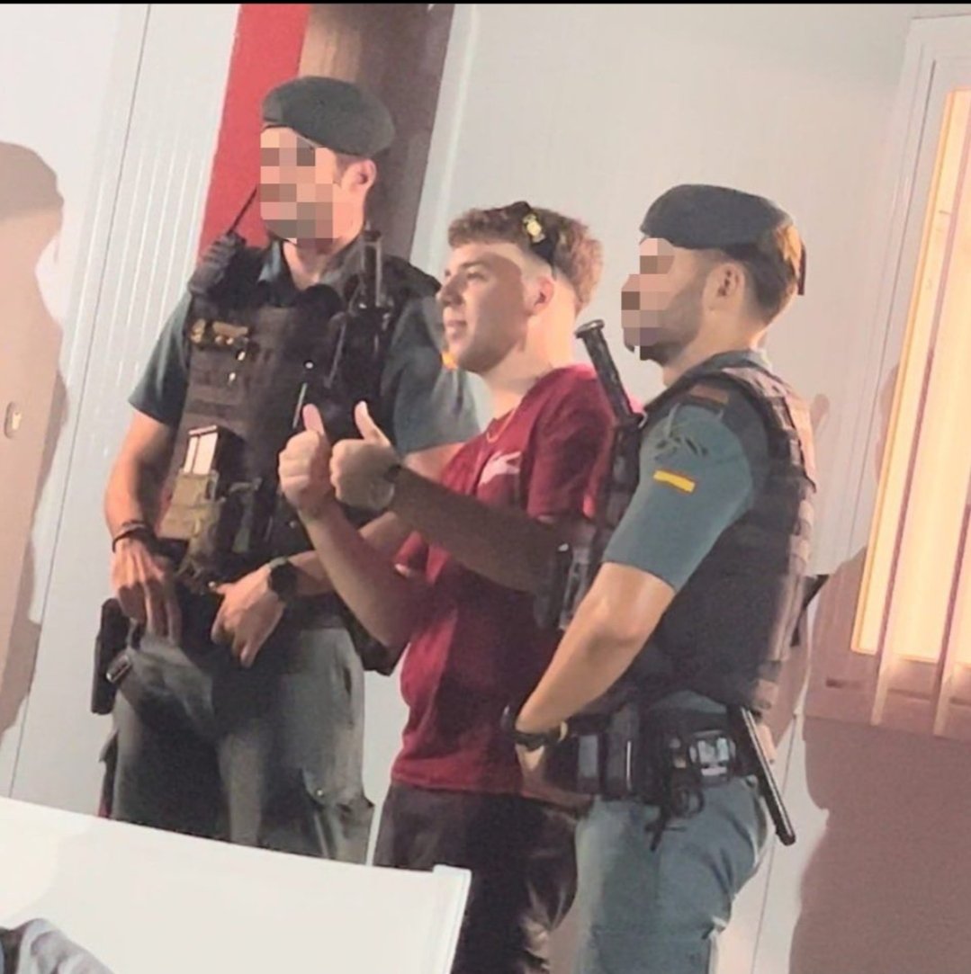 miki_llambi's tweet photo. #freeasier https://t.co/sIAmBPZqGl