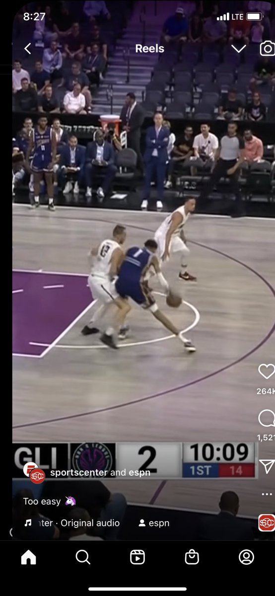 nosam101's tweet photo. @WorldWideWob zero dribbles occurred between these two pictures https://t.co/UufdOpnjVK