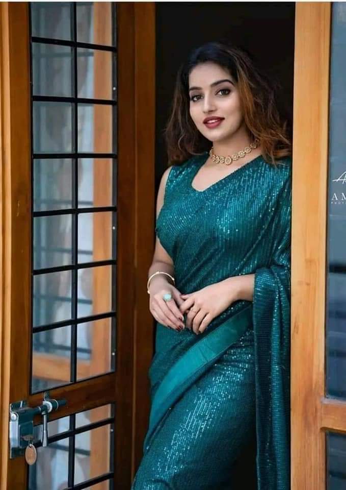 SurbhiAgrwal1's tweet photo. मिले तो ऐसे मिले कि हम सिर्फ तुम्हारे
        रह गए 💗s 🧡
दिल मिले, दिमाग मिले बस ओंठ कुंवारे
                                  रह गए https://t.co/6IRFLavwVC