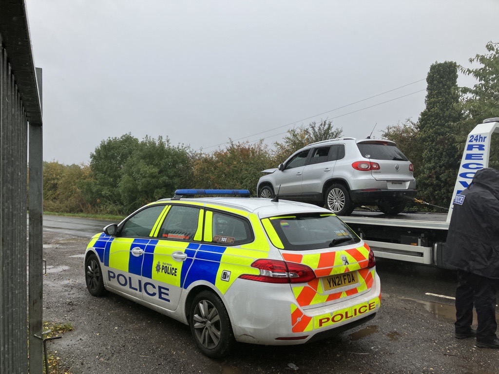 Our officers continue to clamp down on illegal activity in Rotherham as #OpDuxford continues...
Two cars which were found to be stolen were recovered following a warrant executed at a chop shop in the North Anston area. Four men were arrested and remain in police custody.