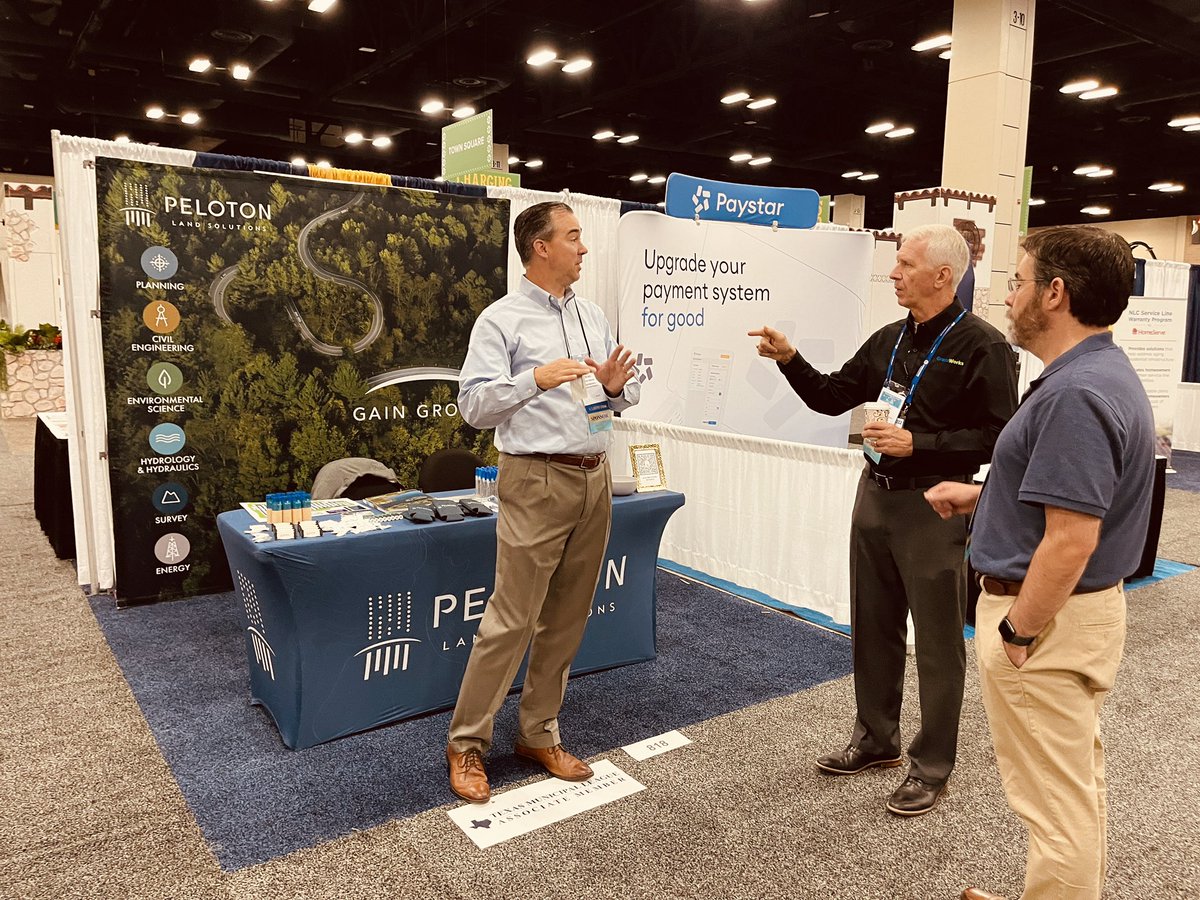 AbraAICP's tweet photo. Fun times already at #TML2022! Stop by and say hi! I already chatted with #Santa about what our clients would like for #Christmas, and he said that he’s ON IT.
#cityplanning #urbandesign #pelotonpublic #pelotonland #tml #texas @PelotonLand @TML_Texas https://t.co/ZXBrGyIpxq