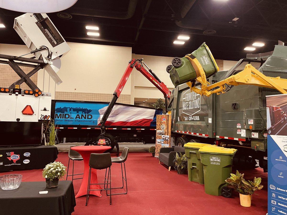 AbraAICP's tweet photo. Fun times already at #TML2022! Stop by and say hi! I already chatted with #Santa about what our clients would like for #Christmas, and he said that he’s ON IT.
#cityplanning #urbandesign #pelotonpublic #pelotonland #tml #texas @PelotonLand @TML_Texas https://t.co/ZXBrGyIpxq