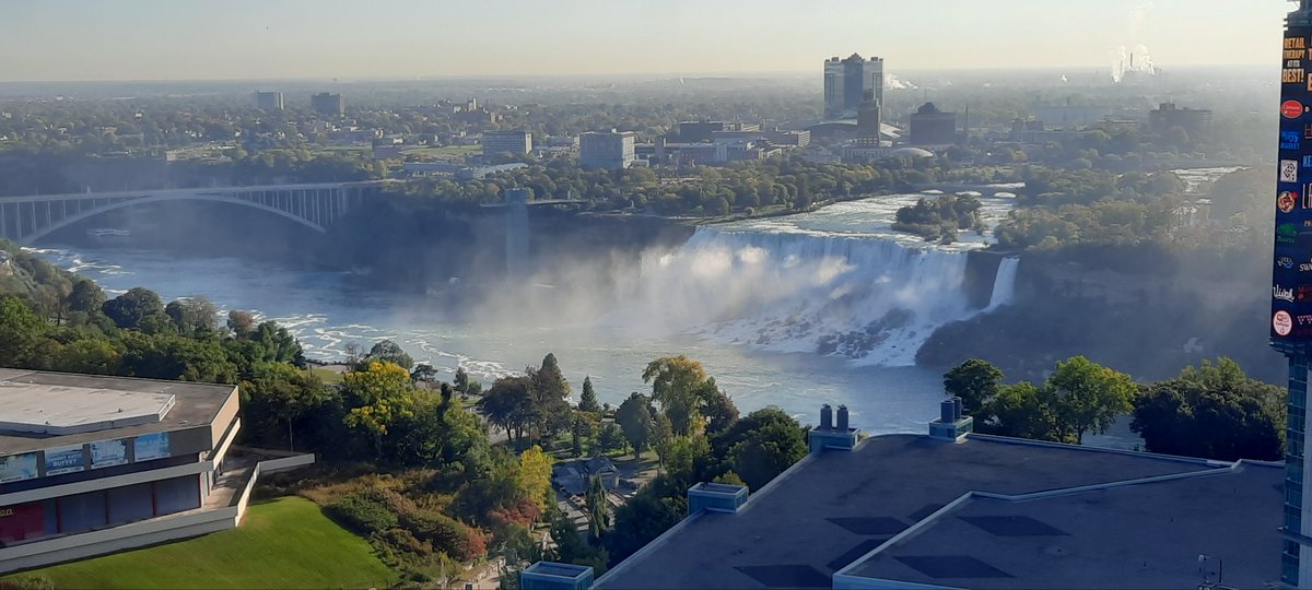 kingmoss66's tweet photo. Good morning! 🤯😎☀️
Wow, I've seen some sights from hotel bedroom's but this one is pretty spectacular @Hilton_Niagara https://t.co/yID9xsli5G