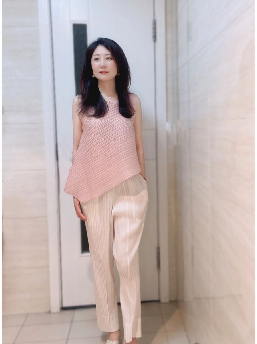 EliO8O's tweet photo. 晚上一个人，想找一个狗狗调教一下，不知道有没有想当我的小奶狗，想当的话，带上你的坐标和你的年龄来私信女王吧   #S一枚 https://t.co/4Ak7yWKxqb