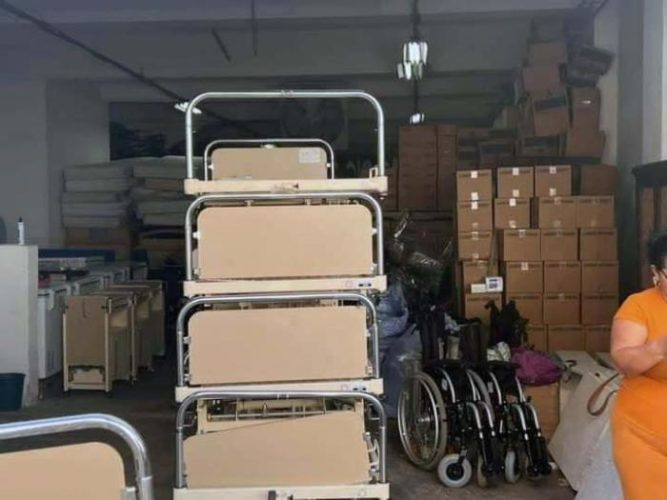 RandyAlonsoFalc's tweet photo. Desde diversas partes de #Cuba, de ciudadanos y organizaciones, de empresas estatales y privadas, llegan donativos para el pueblo pinareño y sus instituciones sociales. #FuerzaCuba #FuerzaPinar #CubaesSolidaridad https://t.co/JND9Ak0WI1