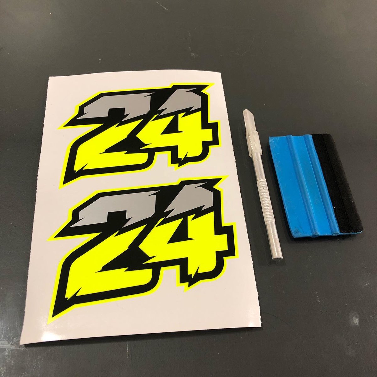 mess_draw's tweet photo. El vinilo de corte de color es el material adecuado cuando se trata de personalización:

✅Color intenso
✅Duradero
✅Icónico y agradable a la vista
✅Múltiples colores y acabados

#MessDraw #Design #Vinilo #Marketing #Vinyl #Mactac #Arlon #Ritrama #Sticker #Personalización https://t.co/m9hb5K9a5E