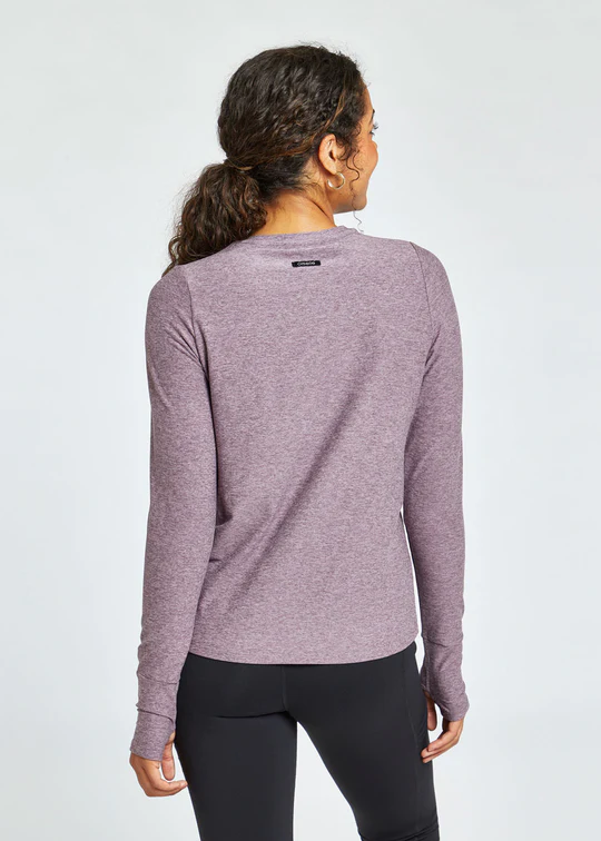 oiselle's tweet photo. Oiselle says RELAX. And the best way to do that is in our new Lux Relaxed Long Sleeve: https://t.co/UP50wF7u3v #flystyle https://t.co/R8vDw9OSAr