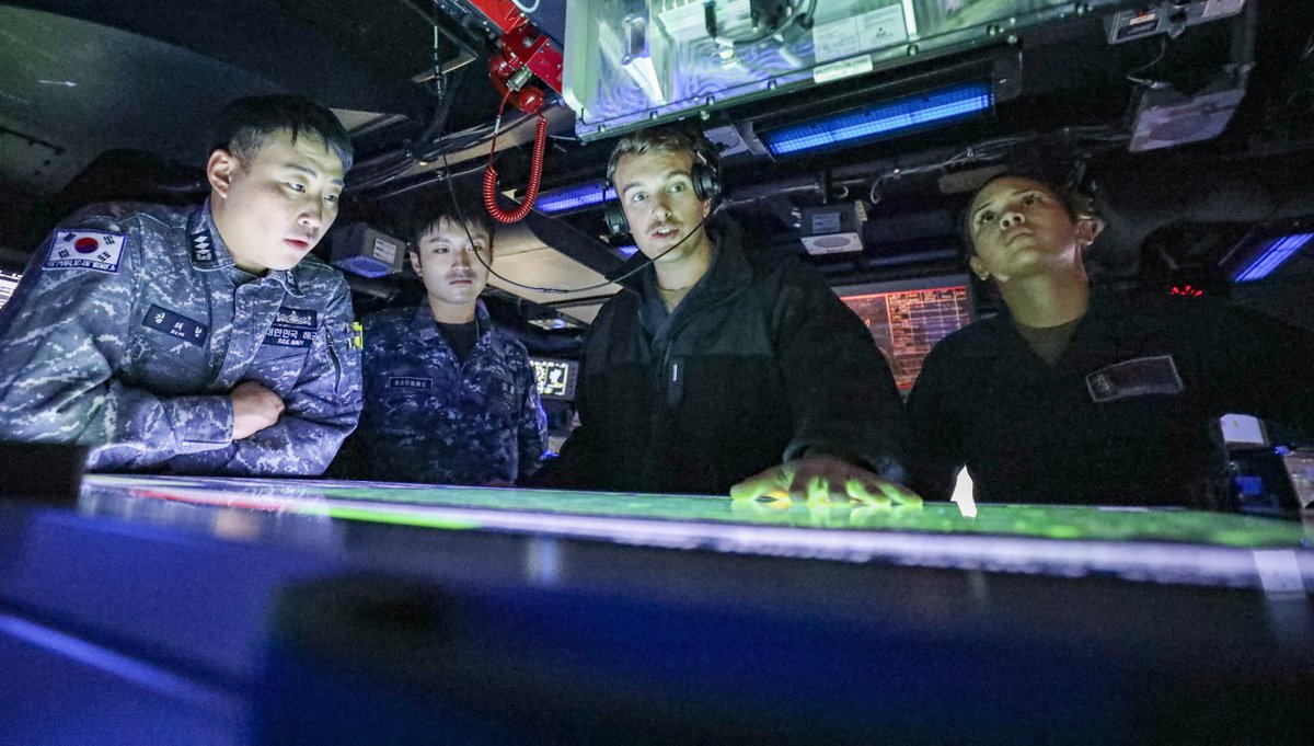 USNavy's tweet photo. #USNavy Photos of the Day: 

1️⃣ @Warship_78 departs @NAV_STA_NORFOLK
2️⃣ #ROKNavy and @jmsdf_pao_eng visit #USSBenfold and 3️⃣ FC1 Jeremy Scott stands watch aboard #USSChancellorsville @US7thFleet
4️⃣ #VFA86 #FLTOPS aboard @USSGeorgeHWBush @USNavyEurope
👉 https://t.co/aZddB6hxYf https://t.co/s6kCxNDdyB