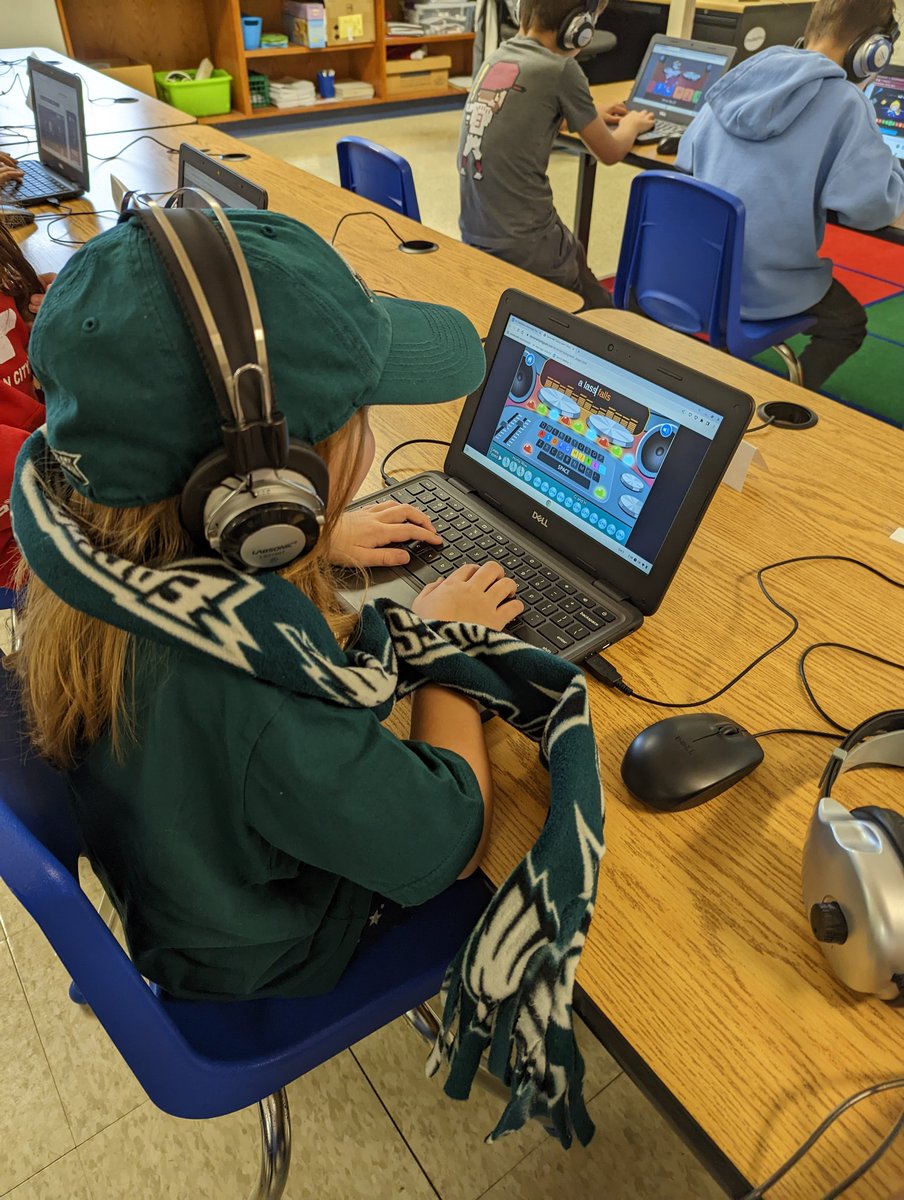 This Eagles coach is typing up a great plan for this week's game. <a href="/PDSD_AstonES/">Aston ES</a>