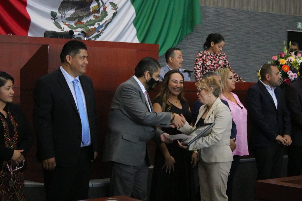 MorelosCongreso's tweet photo. #CongresoMorelos otorga el Premio Estatal del Abogado "Antonio Díaz Soto y Gama" 2022 en la categoría al Mérito Académico en las Instituciones de Enseñanza del Derecho a: 

🏅⚖ Lic: Daniel Argumosa Gómez

🏅⚖ Dr. @EliasBarud

🏅⚖ Dr. Ana M Castro M

🏅⚖ Dra. Graciela Quiñones https://t.co/g8b3gs2TJk