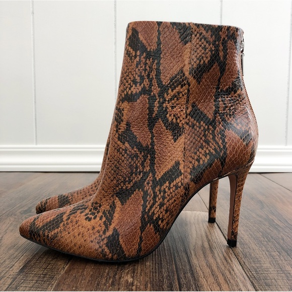 llopez0204's tweet photo. So good I had to share! Check out all the items I'm loving on @Poshmarkapp #poshmark #fashion #style #shopmycloset #schutz #xappeal #citizensofhumanity: https://t.co/vsVhl4n5Ee https://t.co/KIZCUNGOtr