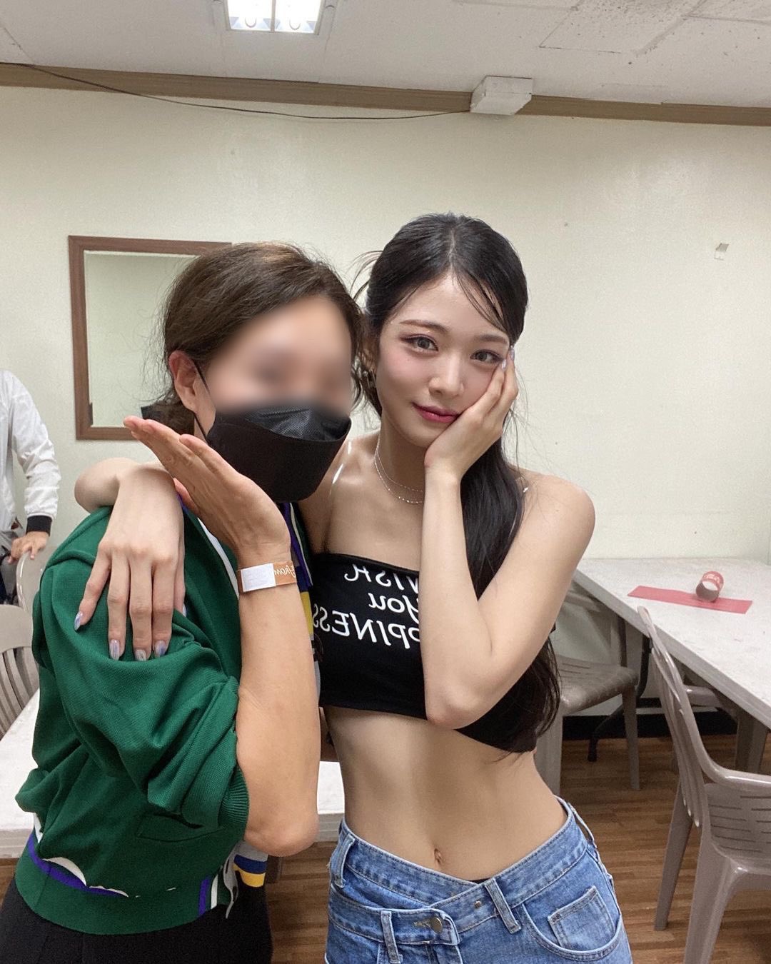 kpop-moments-that-could-kill-a-sapphic-on-twitter-https-t-co