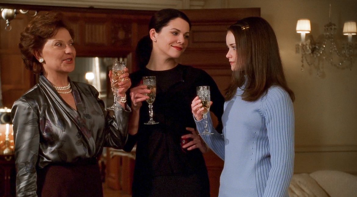 rorysbest's tweet photo. 22 years of gilmore girls! ☕️ https://t.co/uPs4VDjaz2