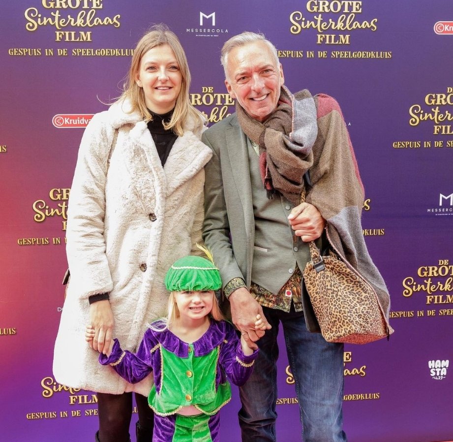 MeilandMartien's tweet photo. Vanaf vandaag draait ' De grote sinterklaasfilm: gespuis in de speelgoedkluis' in alle bioscopen! Zo leuk om Jean Claude weer te spelen en ik zing ook nog in de film. @grotesinterklaasfilm #gespuisindespeelgoedkluis #sinterklaas #herftvakantie #Tip https://t.co/mRkKEjFof4