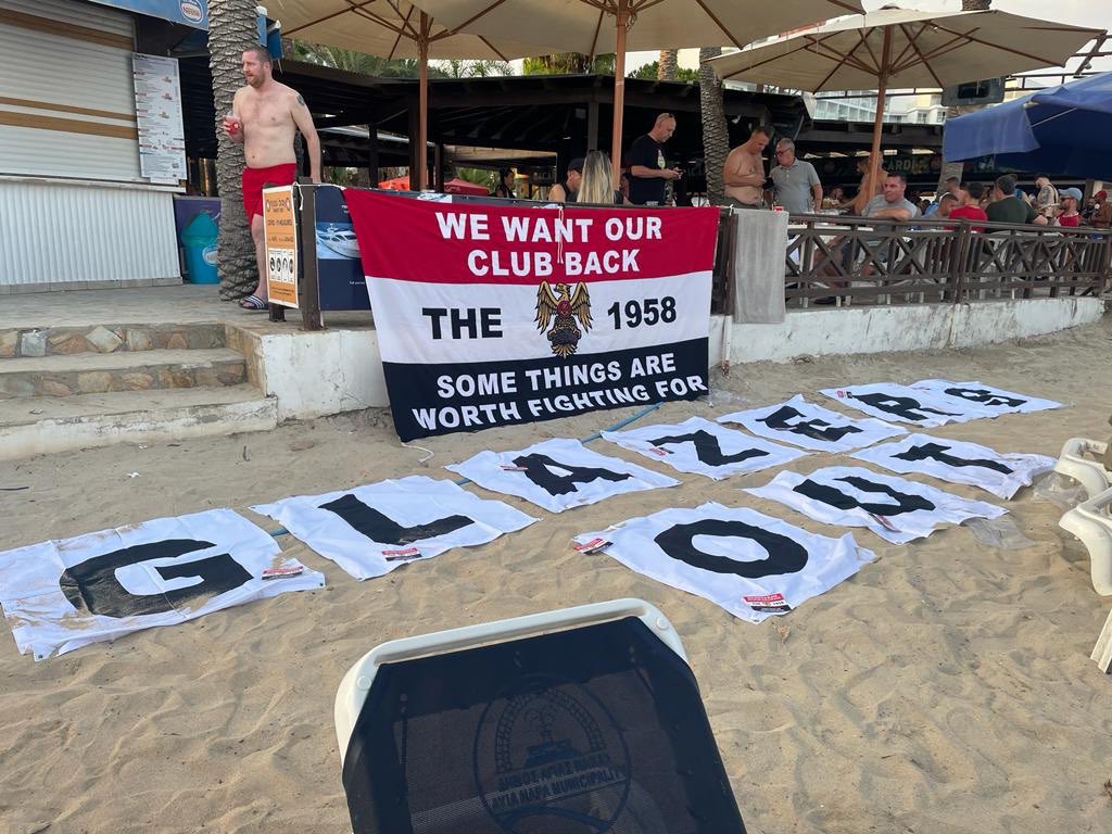 mufc_banners's tweet photo. We don’t stop. We keep going. Relentless 🇾🇪

📍 AC Omonia away, Cyprus 🇨🇾

#UEL | #GlazersOut 

📸 @The__1958 https://t.co/ciCC9ifoHx