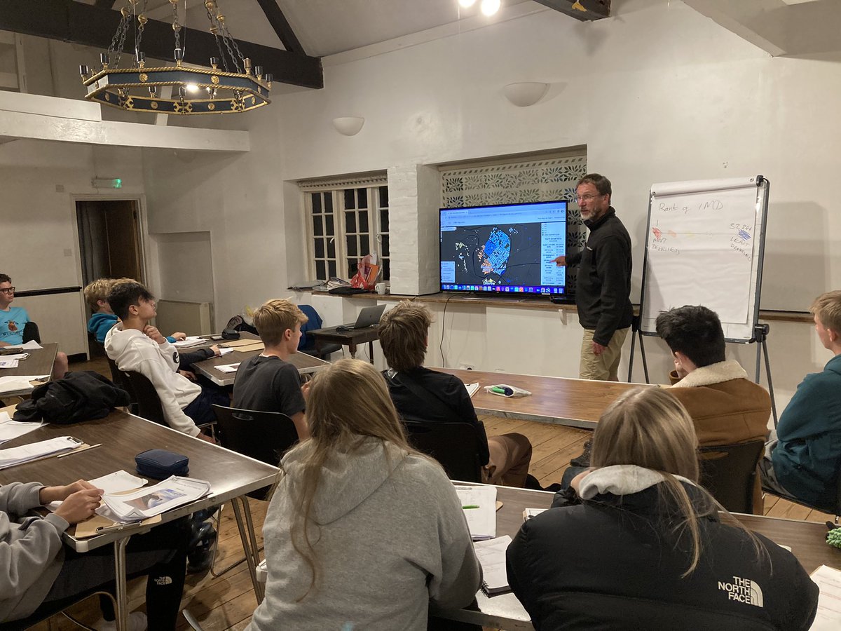 SibfordGeog's tweet photo. Living the geography dream @SpringheadTrust @GeofieldworkLtd  beach profiles in n Swanage Bay and urban studies in Blandford @SibfordOxon #geographyteacher #fieldwork #AQA #pagm https://t.co/5UMHnng0ED