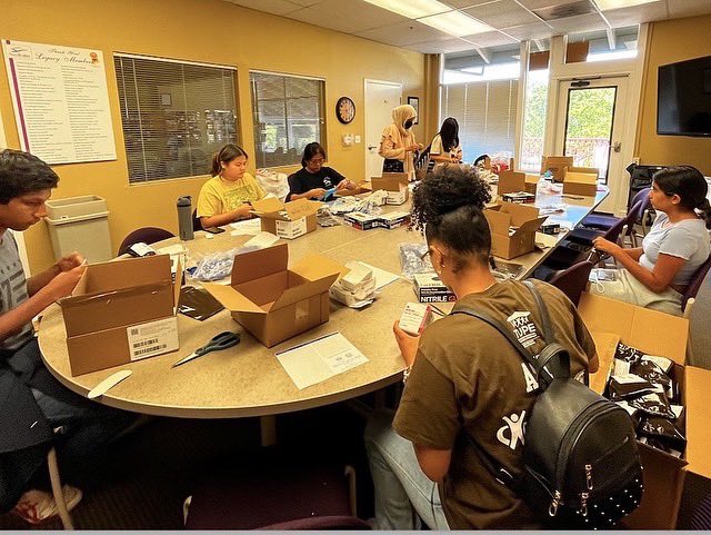 CCCMEDS's tweet image. Our Youth Ambassadors volunteering to put together 455 Narcan rescue kits! 
What a great job they did in making these life-saving kits! 

Thank you so much to our Youth Ambassadors and volunteers! 

#narcansaveslives #narcanrescuekits #learnhowtosavealife #youthambassadors