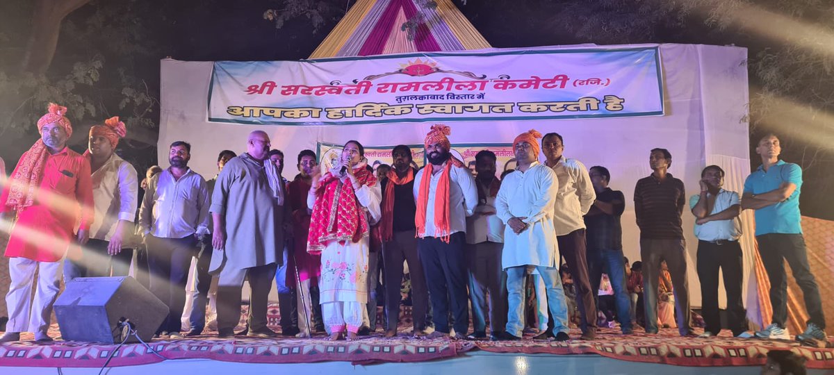 poonambhatibjp's tweet photo. अधर्म पर धर्म की विजय के प्रतीक पर्व विजयदशमी के शुभ अवसर पर आज श्री सरस्वती रामलीला कमेटी, तुग़लकाबाद विस्तार में दशहरा पर संबोधन उपरांत असत्य, अधर्मी व बुराई रूपी मेघनाथ, कुंभकरण व रावण के पुतलों में अग्नि-तीर मारकर अंत करने के उपरांत दहन किया। शानदार कार्यक्रम की कुछ झलकियां। https://t.co/rOyAzZTb4h