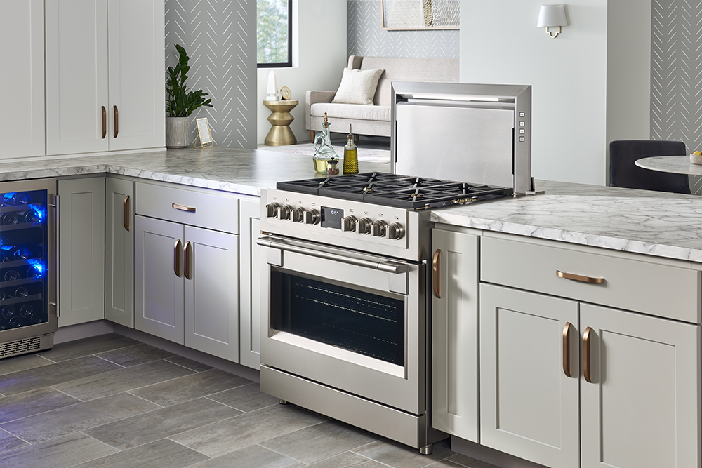 DiscoverZephyr's tweet photo. @MsAJRogers @KBtribechat We do have the Lift Downdraft, which rises up from the counter! :) #kbtribechat https://t.co/jtPGK9NZyN