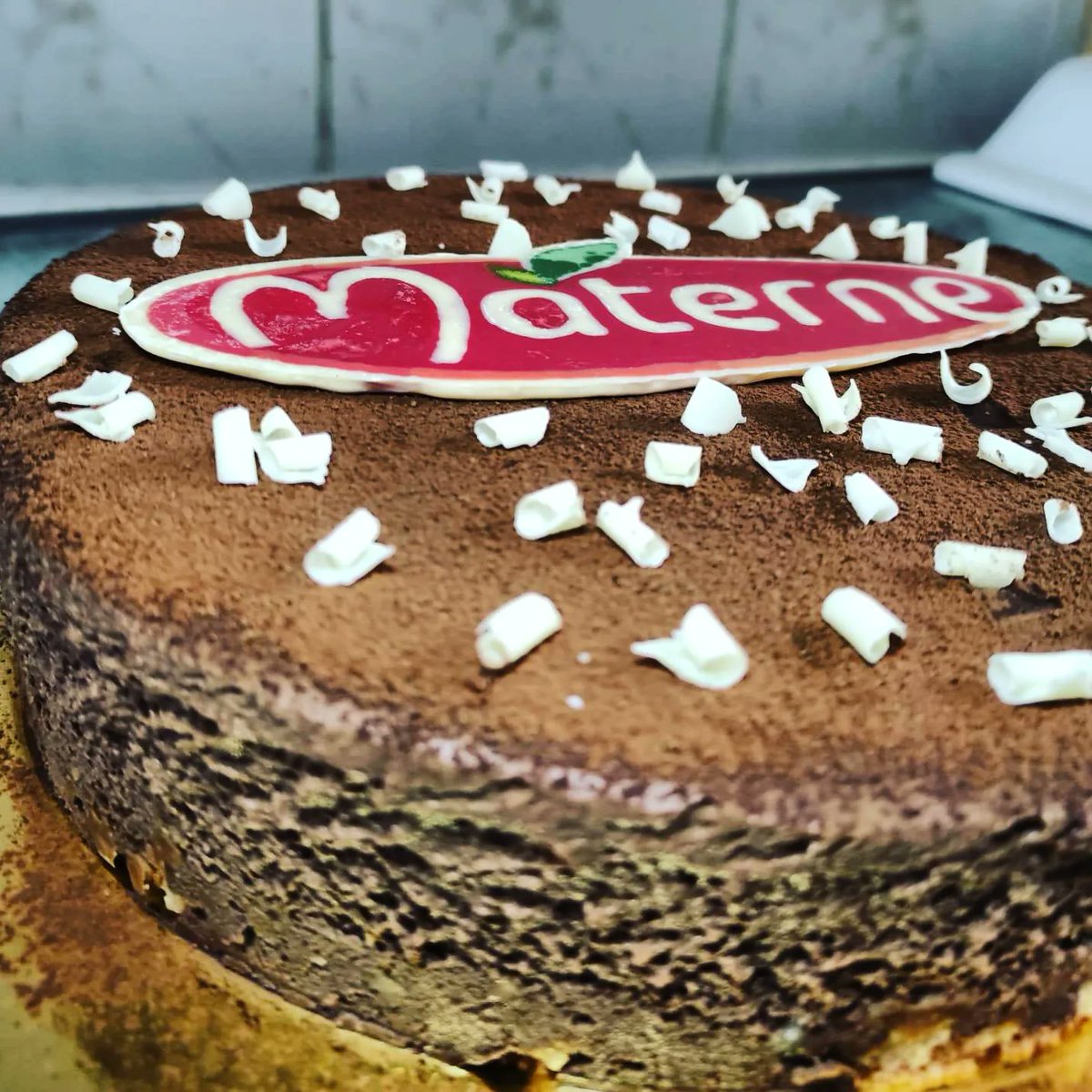 quooking's tweet photo. On commence déjà à arriver à l'avant dernier dessert de la révélation !
Et puisqu'on dit que le meilleur est pour la fin, alors voici un trianon (ou royal chocolat) 🍫 qui saura plaire à plus d'un !
#trianon #royalchocolat #chocolat #dessertmaison #homemadefood #materne #pompote https://t.co/z99XONBKzL