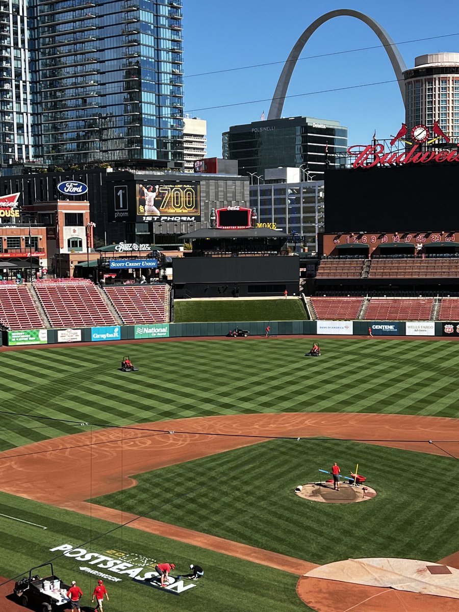 CardsMagazine's tweet photo. Getting ready! Less than 48 hours til first pitch. #octoberball #Stlcards https://t.co/XwQuhtZ2Bn