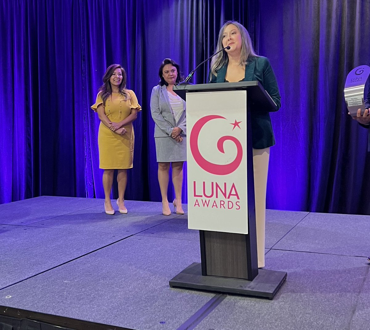 DFWRHCA's tweet photo. #SanAntonio🌙 And the winners are…
Elaiza Alvarez with @LAN_Engineering
🏆Woman of the Year A/E/C
Sherrika Arch with Straight Line Management LLC
🏆A/E/C Firm of the Year
Congratulations! #IAMLUNA🌙 https://t.co/WUZSsceNW6