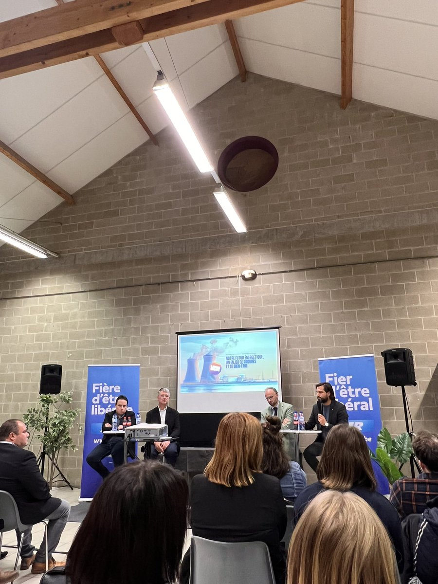 _Cindy_Claeys's tweet photo. En direct du libre débat à Beloeil ☺️!

Notre futur énergétique, un enjeu de progrès et de bien-être ⚡️!

@GLBouchez @MR_officiel @JeunesMR 

#fièredêtrelibéral #mrbe #jeunesmr #énergie #progrès #débat #beloeil #wapi #hainaut https://t.co/iRMFn418l3
