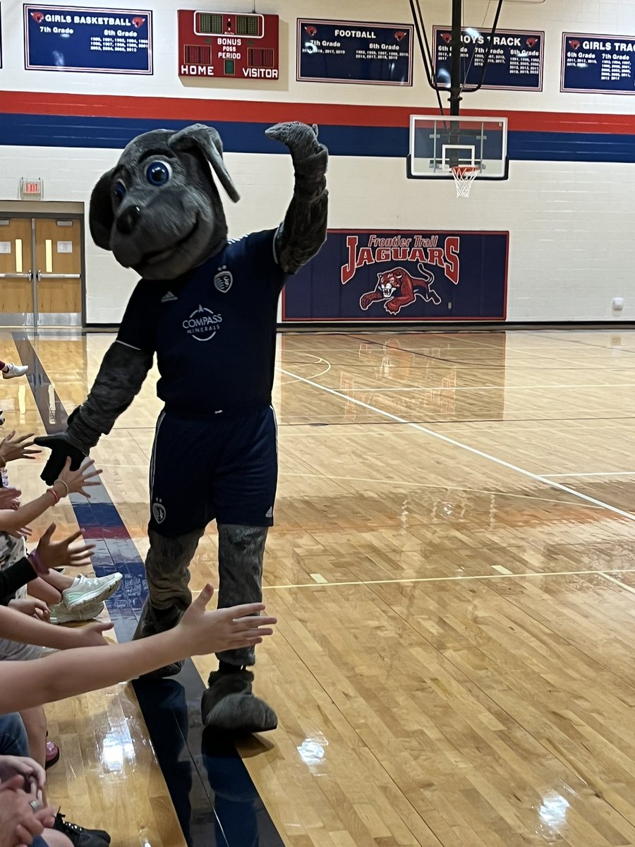 MCJohnson1970's tweet photo. Thanks to @FTMSJaguars and @OlatheSouthHS alum and current @SportingKCII soccer player @cobyjones09 and Sporting broadcaster @nate_bukaty for visiting with FT 6th graders on the Red Card anti bullying program. @olatheschools #givingback #OPSforTheirFuture https://t.co/HE5BDa6Wh2