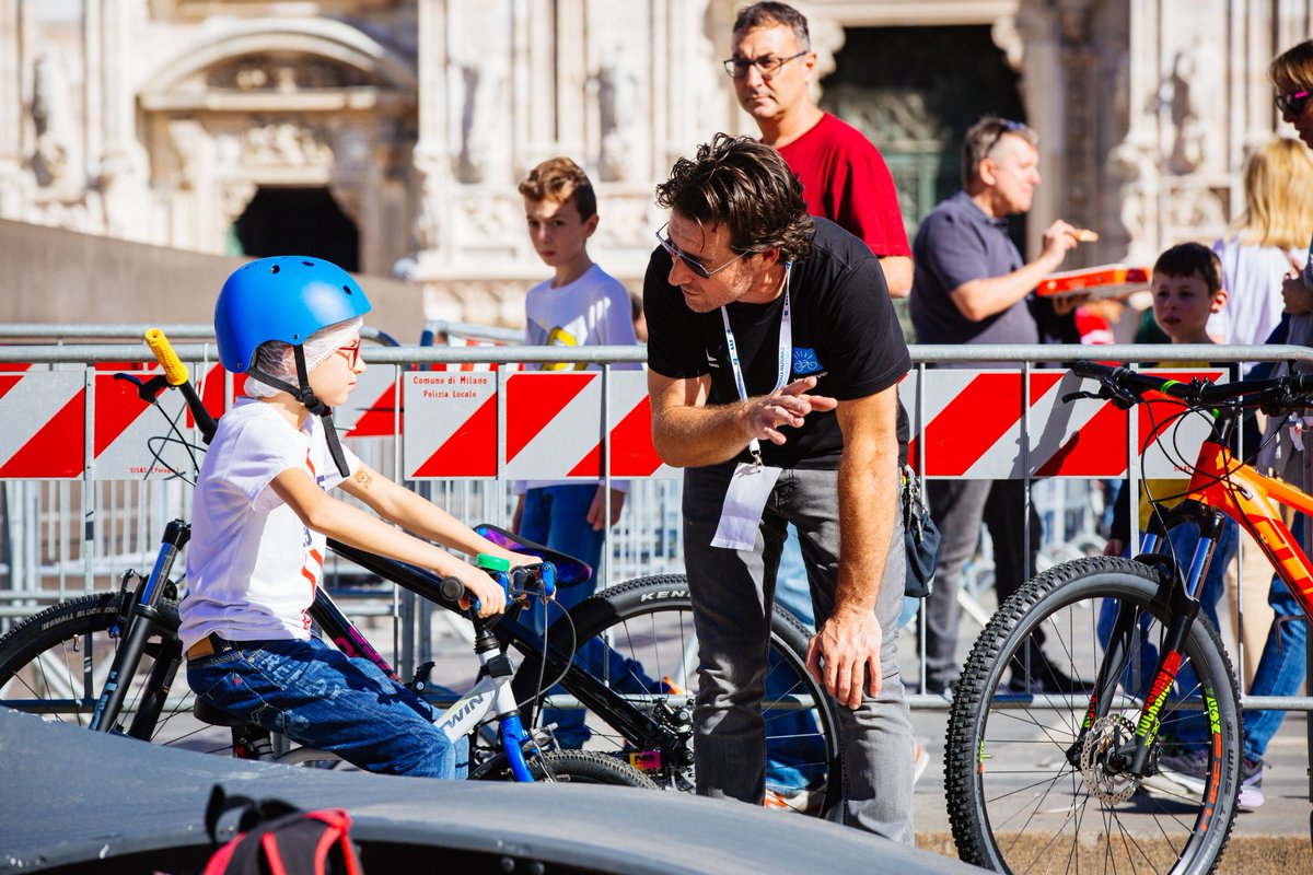 🔌𝐄_ 𝐦𝐨𝐛: 𝐩𝐫𝐞𝐬𝐞𝐧𝐭𝐚𝐭𝐨 𝐝𝐨𝐜𝐮𝐦𝐞𝐧𝐭𝐨 𝐩𝐞𝐫 𝐬𝐩𝐢𝐧𝐠𝐞𝐫𝐞 𝐥𝐚 𝐭𝐫𝐚𝐧𝐬𝐢𝐳𝐢𝐨𝐧𝐞 𝐞𝐥𝐞𝐭𝐭𝐫𝐢𝐜𝐚.   👉 bit.ly/3Cd4Gus . Credit foto: @marianobeck