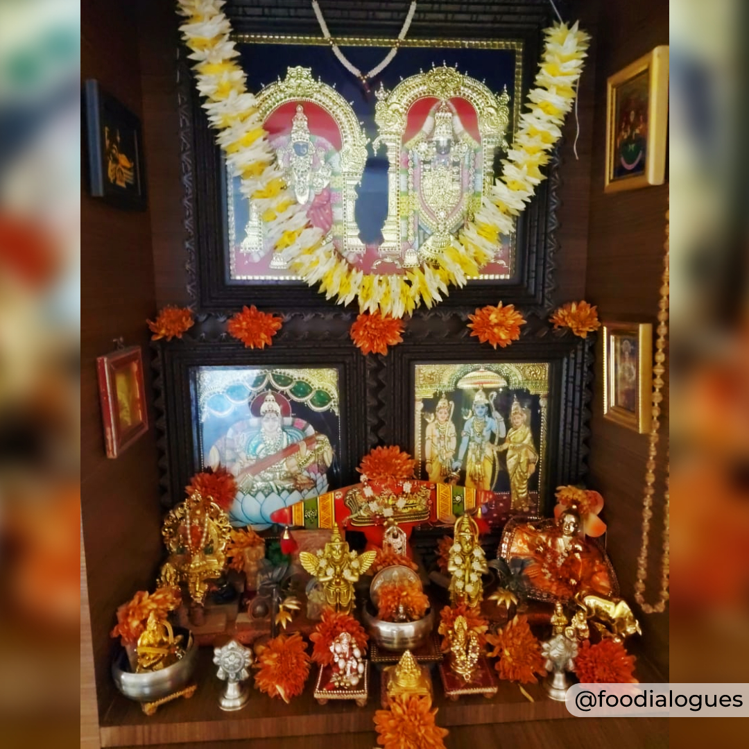 foodialogues's tweet photo. The auspicious day of #VijayaDasami.. The victory of good over evil... Lord Rama over Ravana.. Goddess durga over the demon mahishasura… Invoking her immense blessings the quick neivedhya today was a crisp urad dal vadai. 
Recipe link https://t.co/b3TYOuPhXw😋
#foodialogues https://t.co/XBa4Bt5LPp
