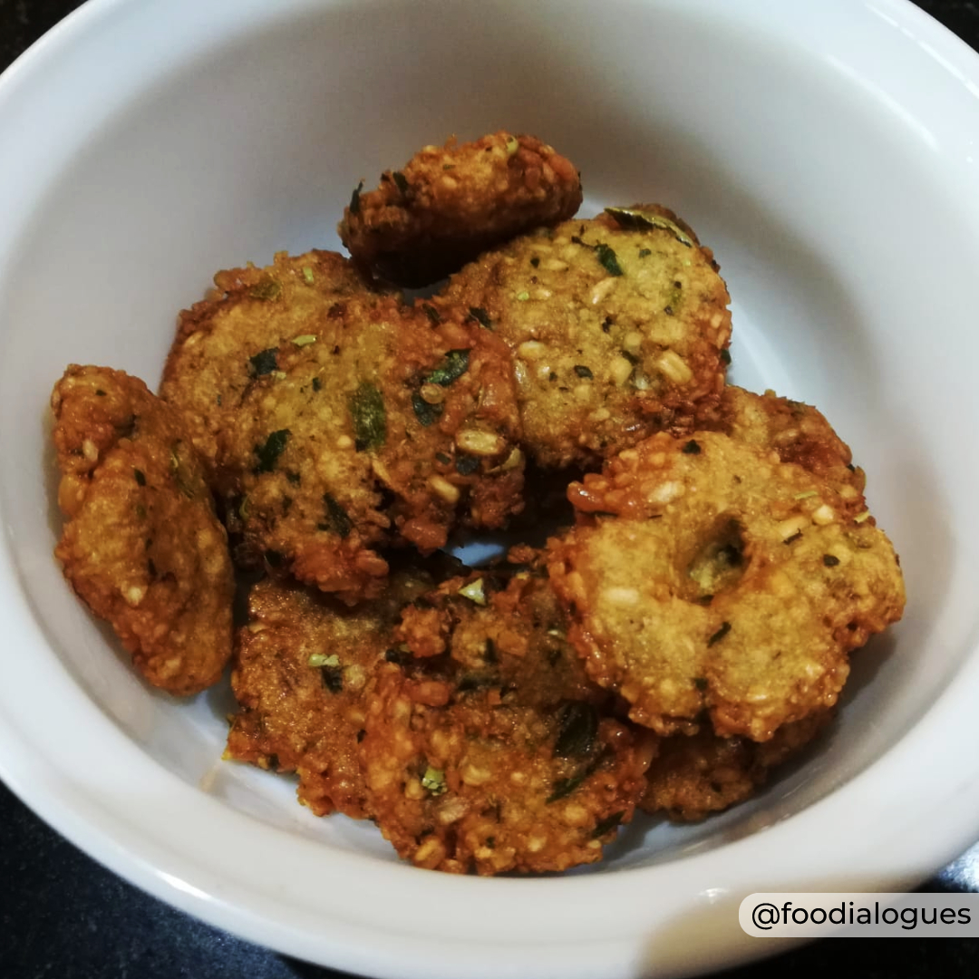 foodialogues's tweet photo. The auspicious day of #VijayaDasami.. The victory of good over evil... Lord Rama over Ravana.. Goddess durga over the demon mahishasura… Invoking her immense blessings the quick neivedhya today was a crisp urad dal vadai. 
Recipe link https://t.co/b3TYOuPhXw😋
#foodialogues https://t.co/XBa4Bt5LPp