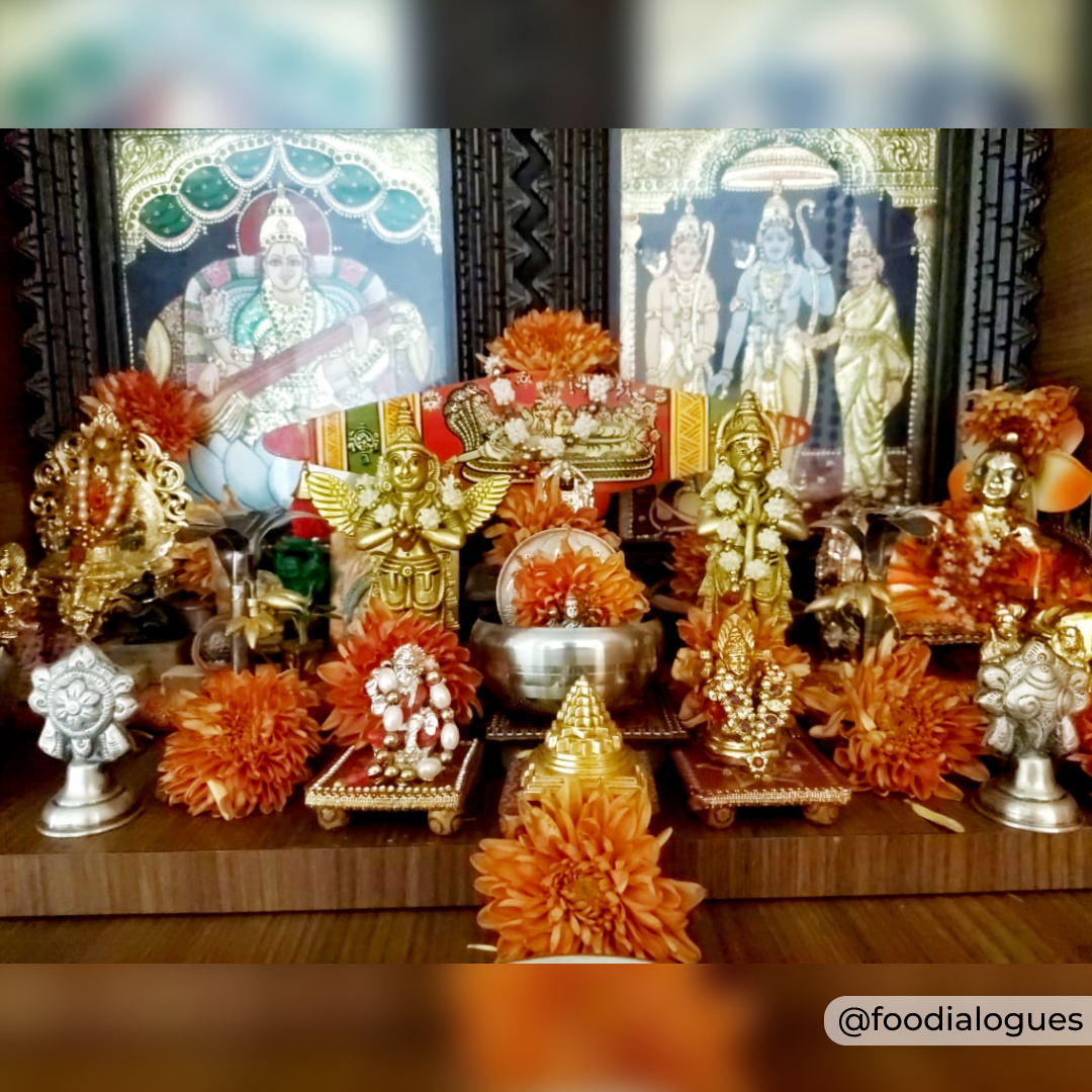 foodialogues's tweet photo. The auspicious day of #VijayaDasami.. The victory of good over evil... Lord Rama over Ravana.. Goddess durga over the demon mahishasura… Invoking her immense blessings the quick neivedhya today was a crisp urad dal vadai. 
Recipe link https://t.co/b3TYOuPhXw😋
#foodialogues https://t.co/XBa4Bt5LPp