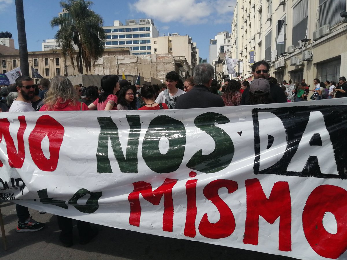 adurfcs's tweet photo. Gremios y sindicatos de la educación llenamos la calle frente al MTSS.
En defensa del presupuesto para la educación, por el futuro y el presente del Uruguay. Por salario y condiciones dignas para trabajar.
#QueNoTeDeLoMismo Sumate! https://t.co/vOUJNNBfKO